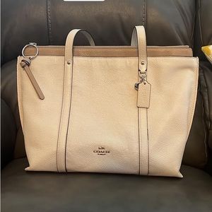 Coach tote with zipper